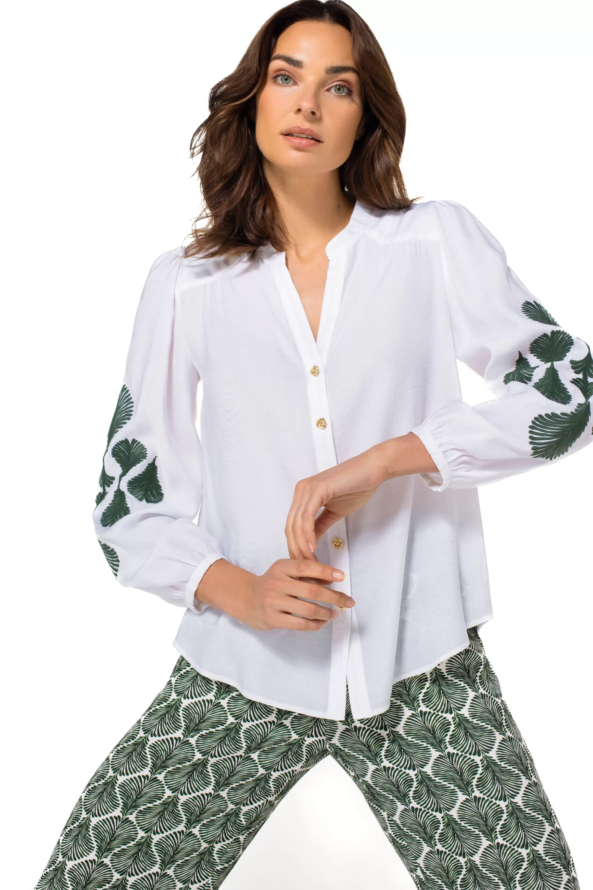 Blusa Casual con Bordados Elegantes y Corte Entallado - Modelo 1625/69 Caroline Biss Tops