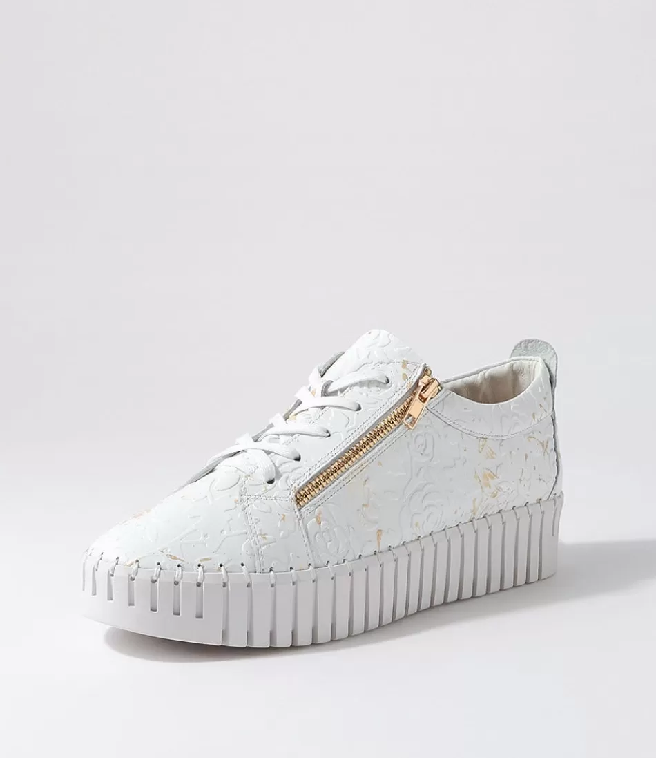Zapatillas Django & Juliette para Mujer - Diseño con relieve y detalles florales en cuero, tonalidad blanco dorado