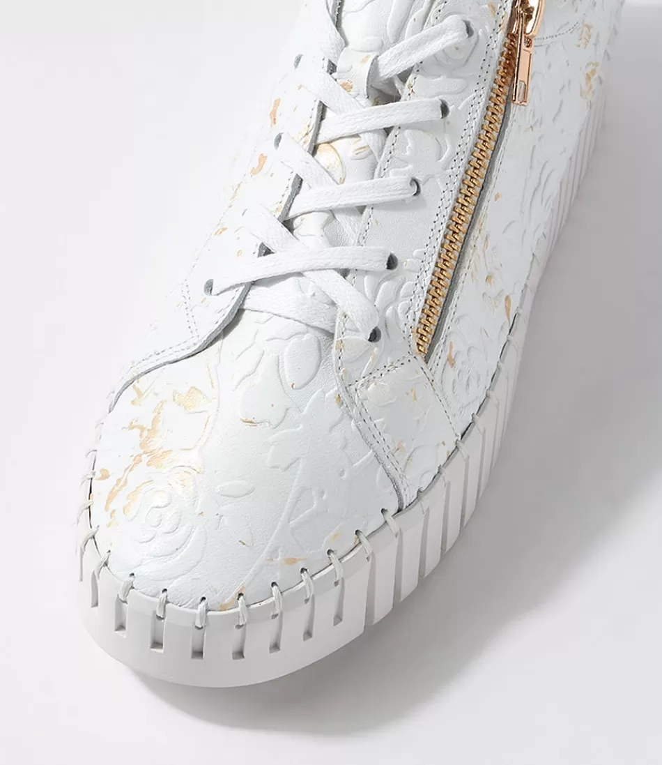 Zapatillas Django & Juliette para Mujer - Diseño con relieve y detalles florales en cuero, tonalidad blanco dorado