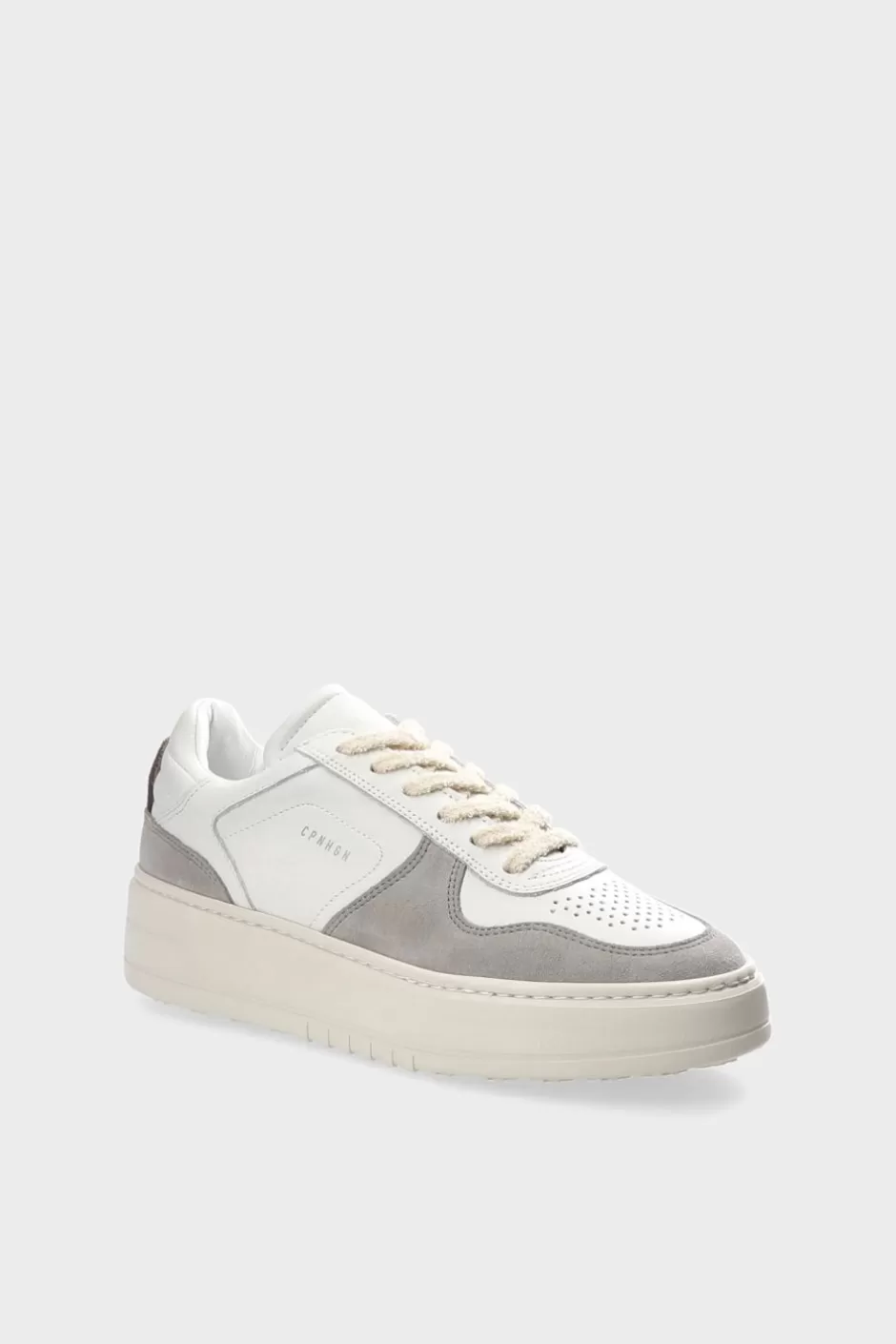 Estilo CPH-75 en Piel Premium - Creación Exclusiva de Estudios Copenhague