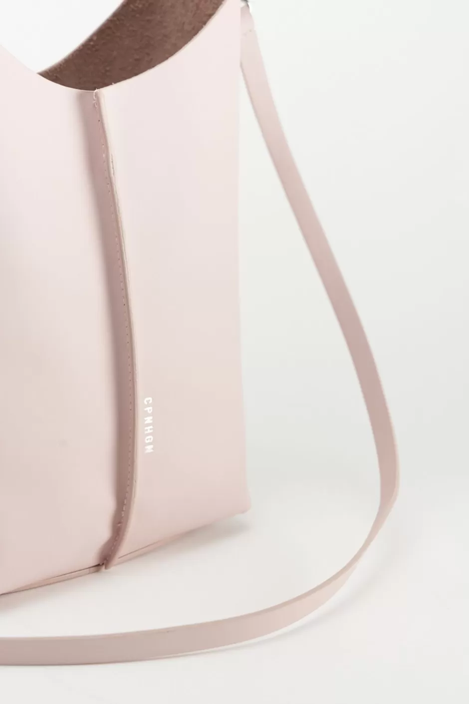 Bolso Mini Modelo 1 en Cuero Vitello | Colección Exclusiva Copenhague Studios - Diseño Elegante y Funcional con Calidad Premium
