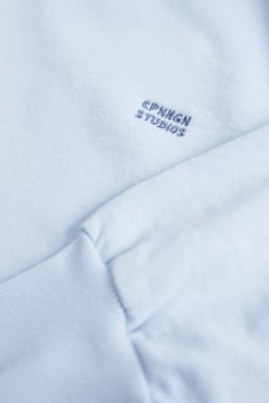 Sudadera Modelo Cph-10 con Detalles en Algodón | Diseño Urbano de Copenhagen Studios Colección Especial