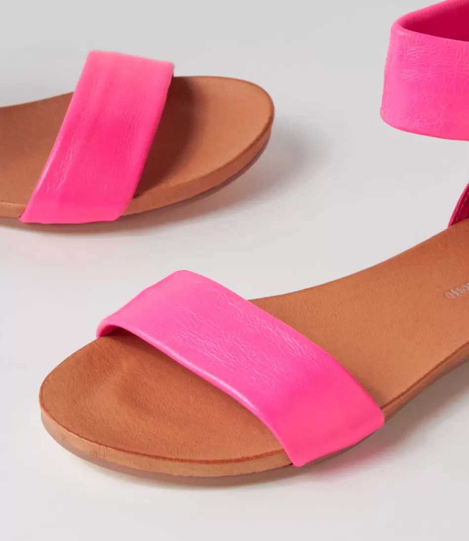 Sandalias Planas Django & Juliette para Mujer - Piel Fucsia Vibrante, Estilo Juzz - Calzado Cómodo de Moda Verano